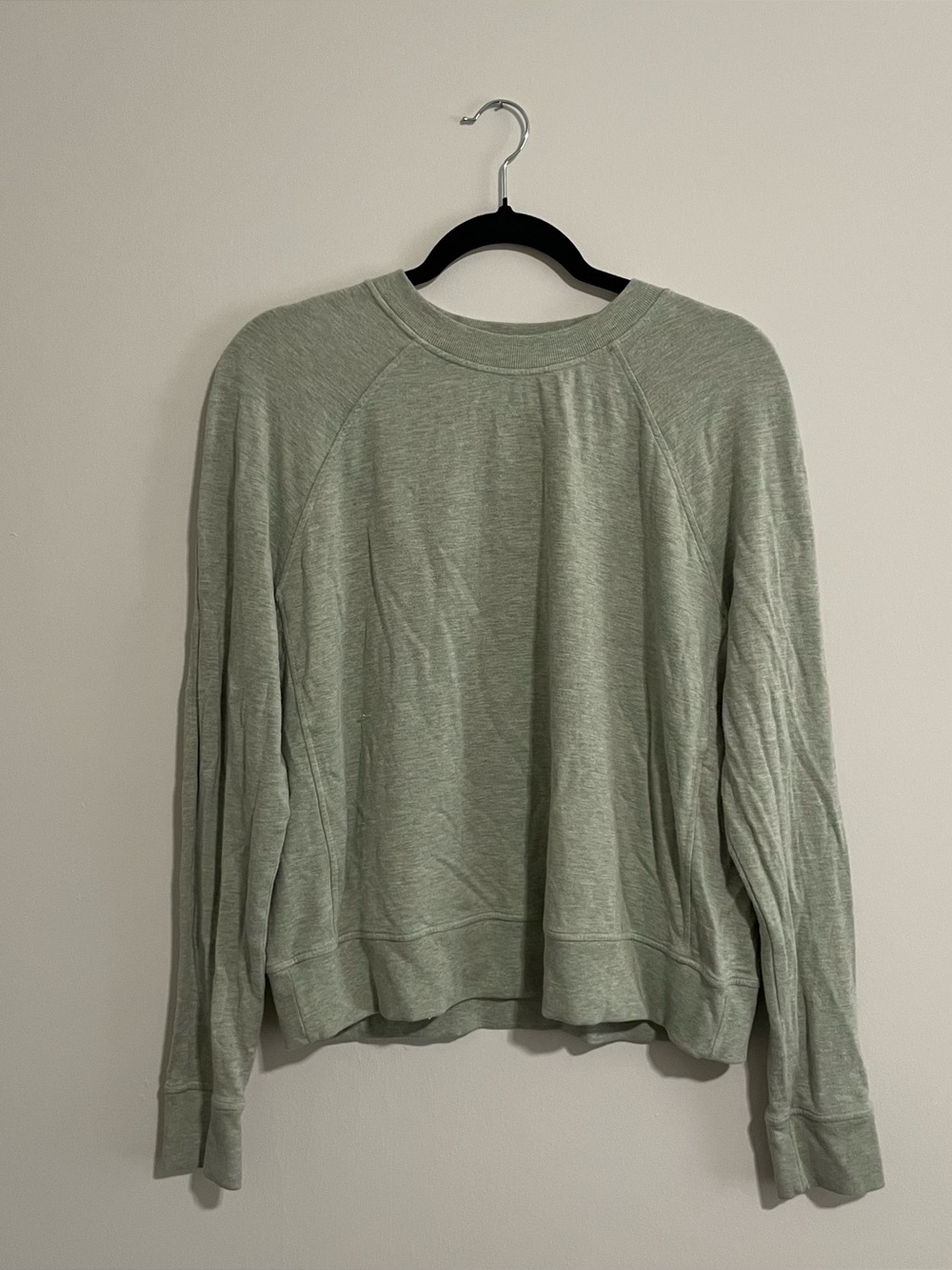 Lululemon Soft Green Workout Top Long Sleeve Cropped Pullover Size 12